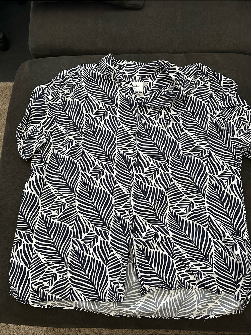 Goodfellow & Co Men's Navy and White Leaf-Print Short Sleeve Shirt